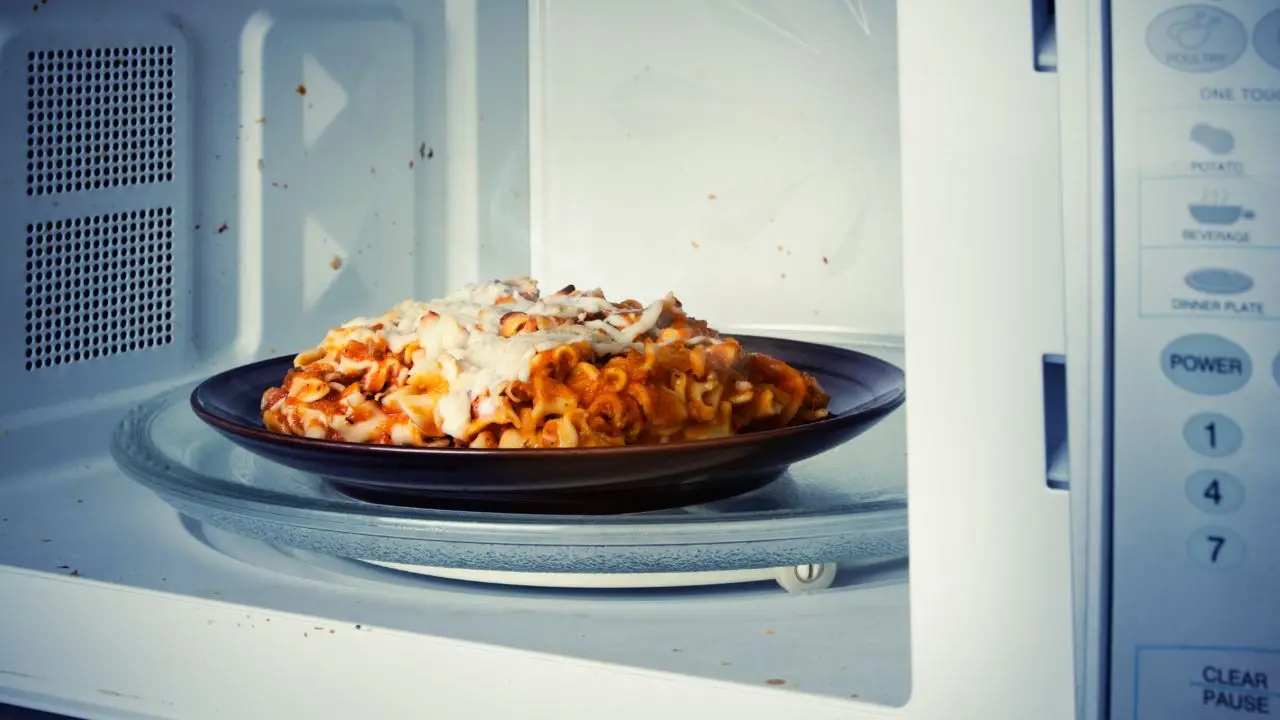 Attenzione! Non mettere mai alluminio nel microonde